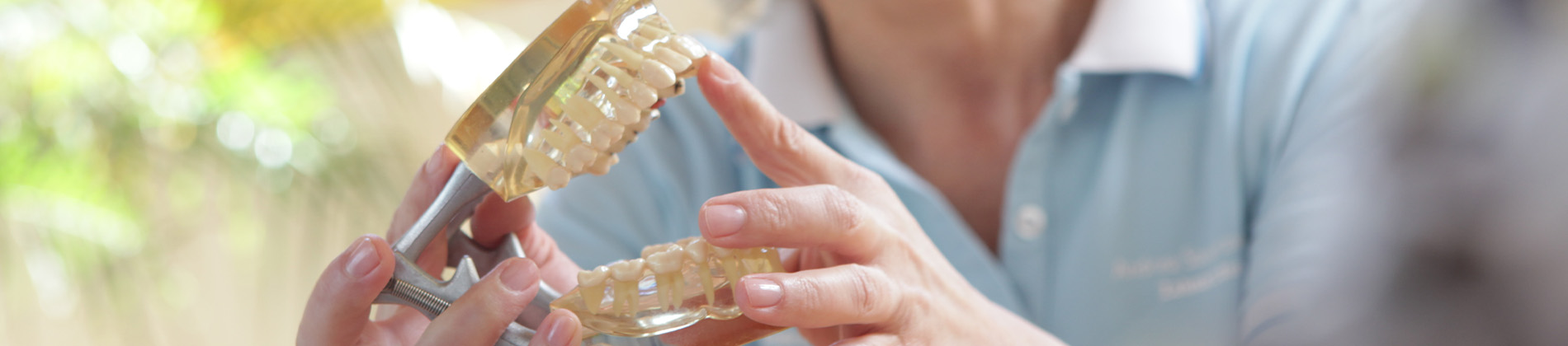 Feste Zähne mit Zahnimplantaten in Schönebeck